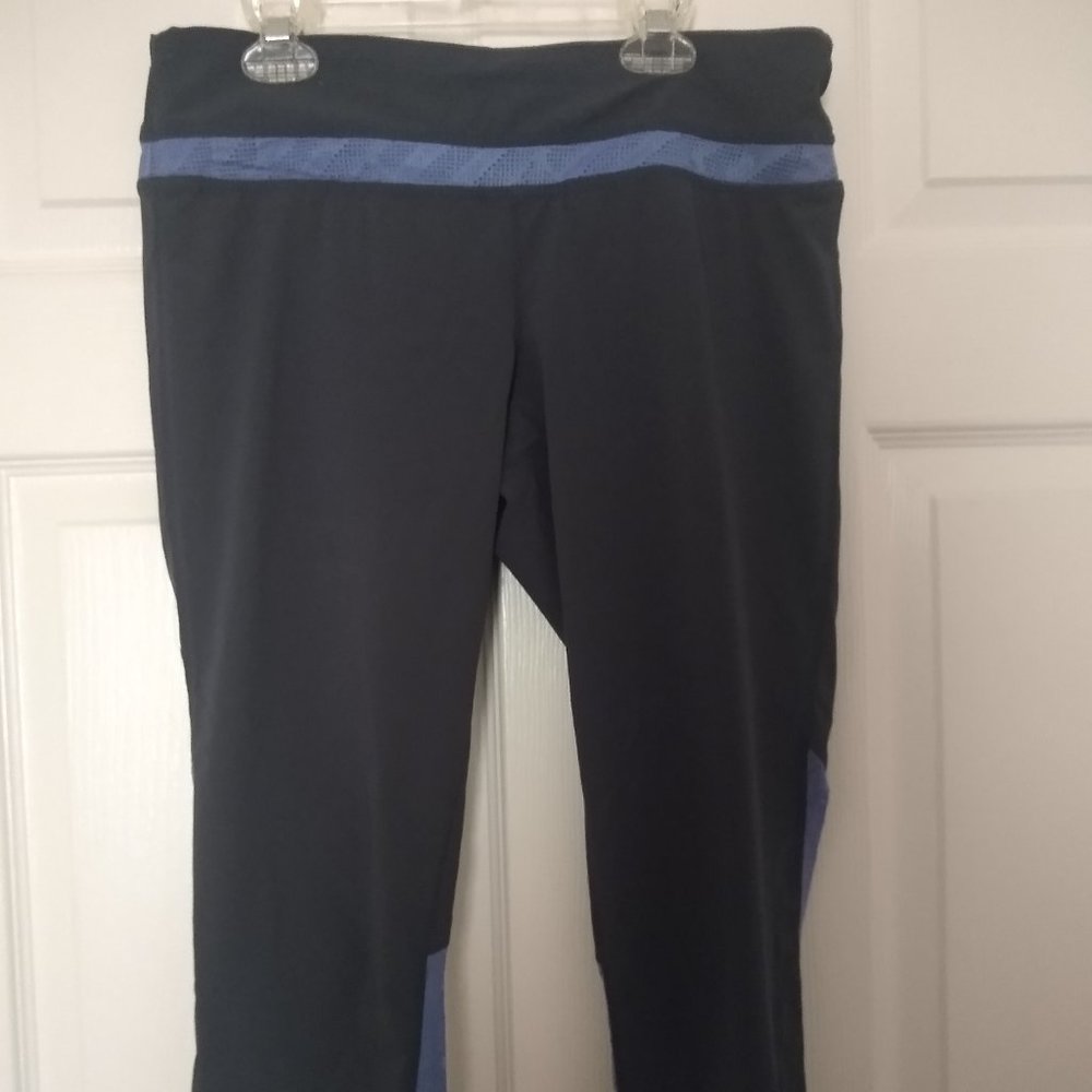 Tangerine Women's Capri Leggings Pants Gray Blue Color Block Stretch Mesh M